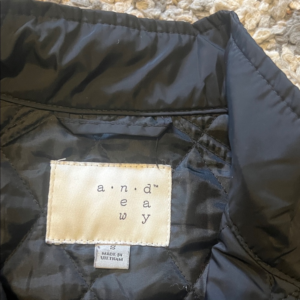 Quilted Jacket Size Small - Picture 5 of 11